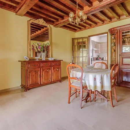 Casa de Férias Cozy In Aubarne Santanastasie